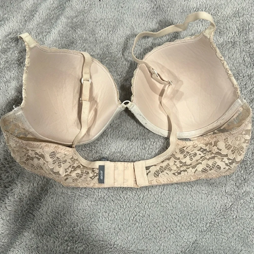 [Aerie] Nude Lace Convertible Bra - Picture 2 of 4